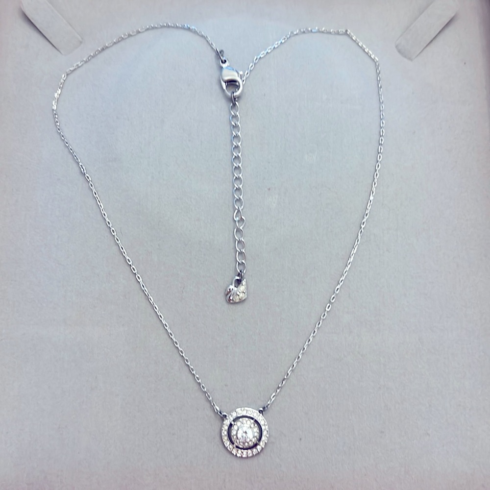 NWOT 100% authentic Swarovski Necklace